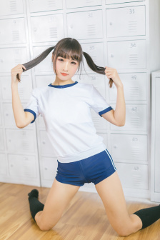 《年轻女教师